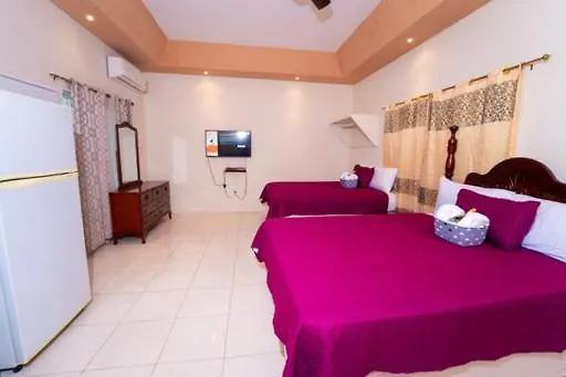 Beautiful Bedroom With Private Bath In A Near Guest house